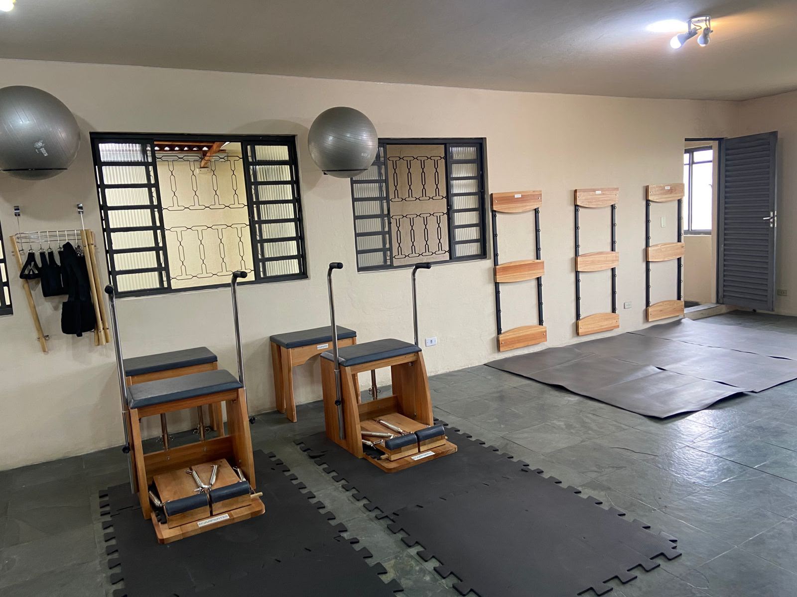 Chair e Ladder — foto real do Studio Halu Pilates em Guarulhos